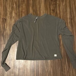 Vuori XS Crop Long Sleeve Shirt in Olive